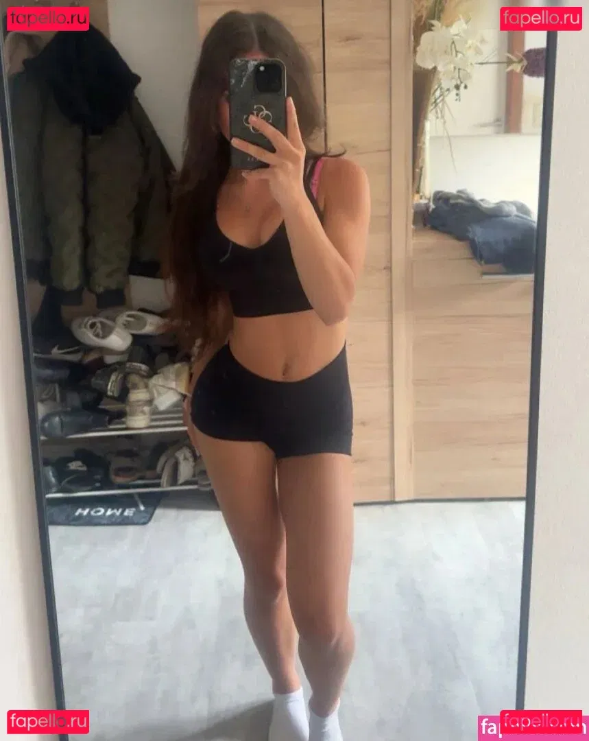 Doreen Gnadi Onlyfans Photo Gallery 