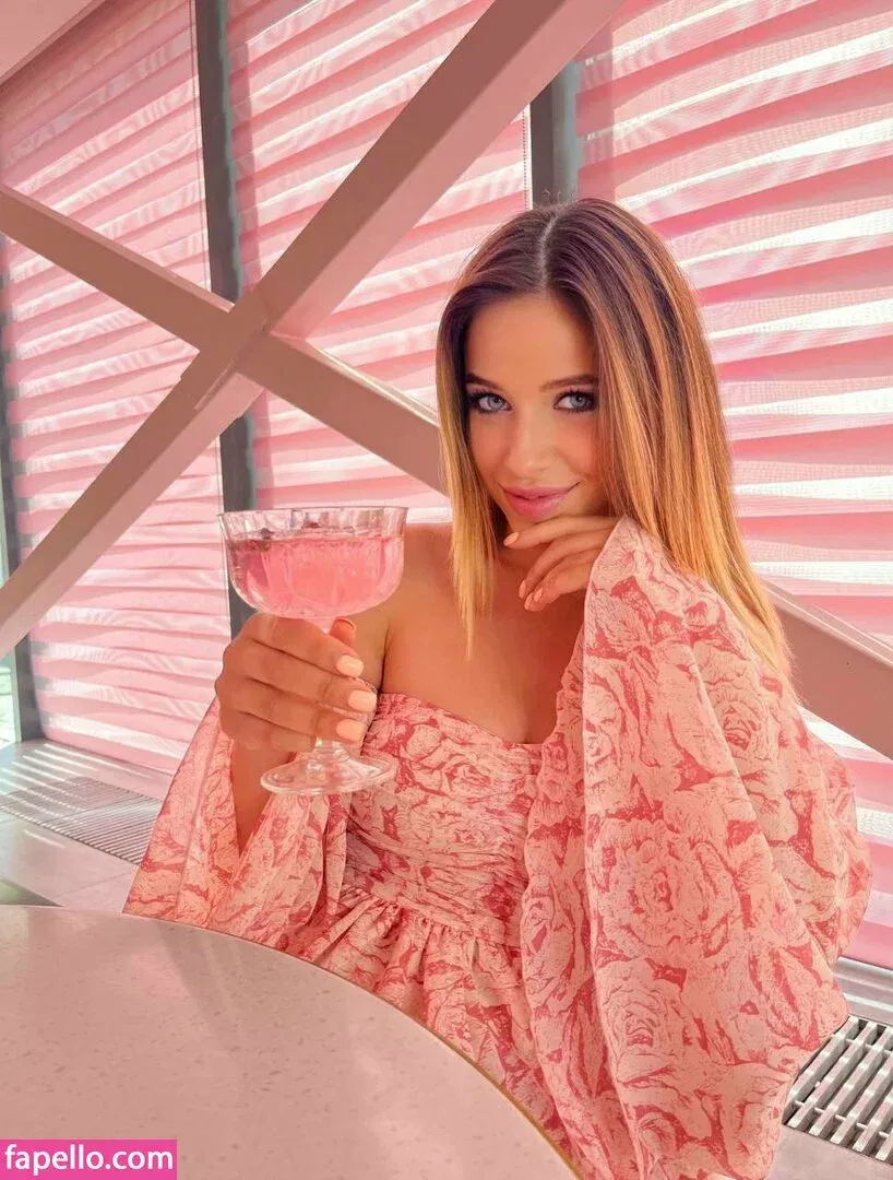 meelafree Onlyfans Photo Gallery 