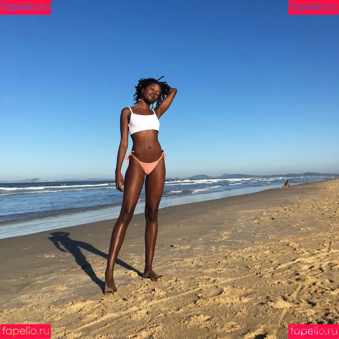 Clara Moneke Onlyfans Photo Gallery 