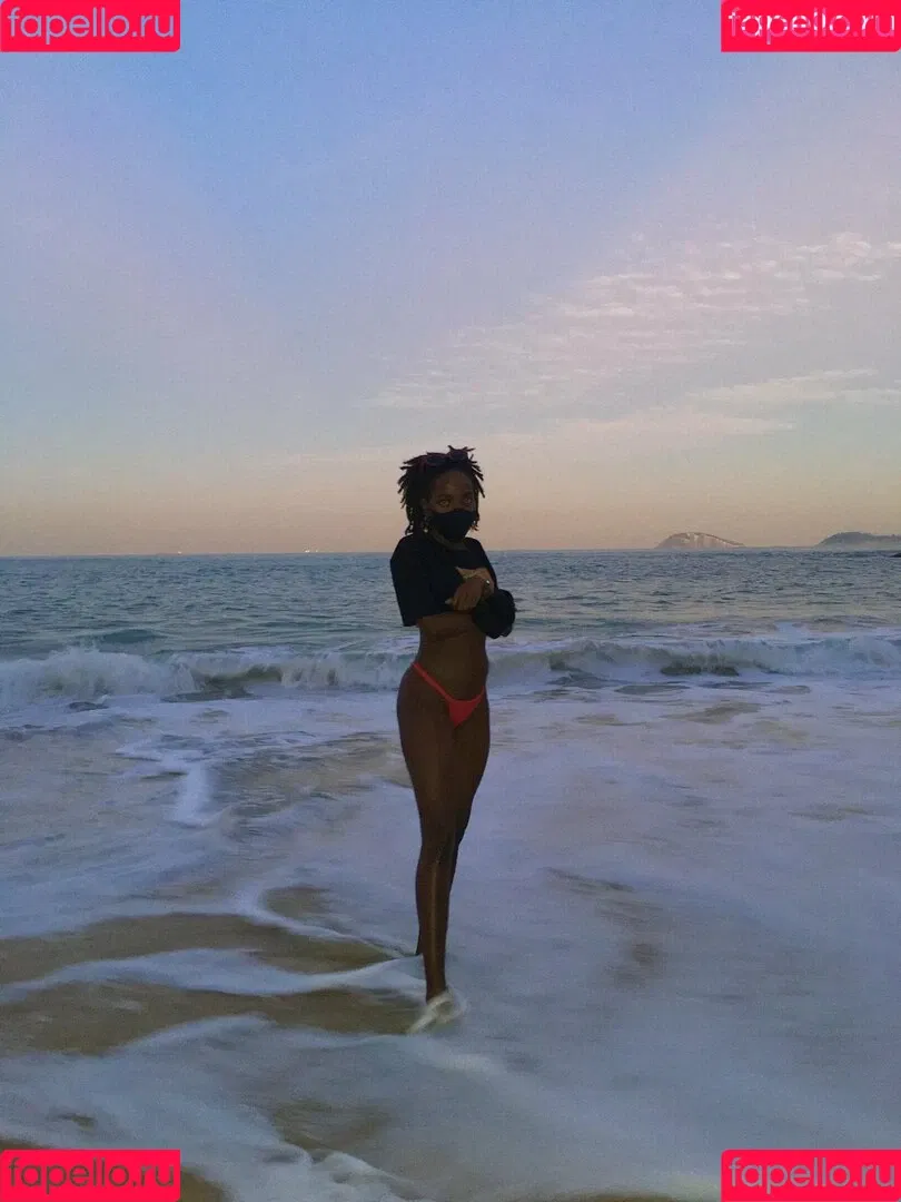 Clara Moneke Onlyfans Photo Gallery 