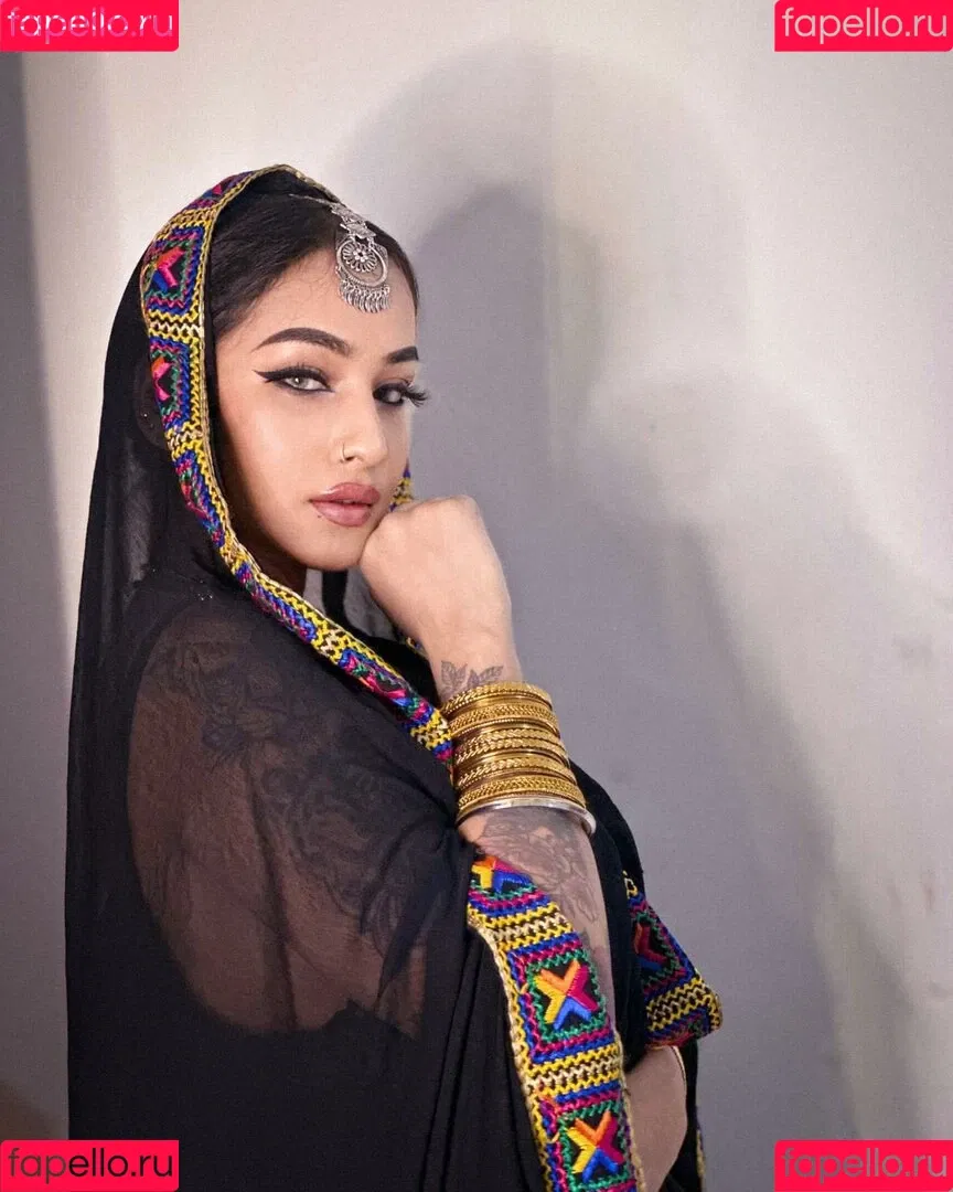 Dilnoor Sarna Onlyfans Photo Gallery 