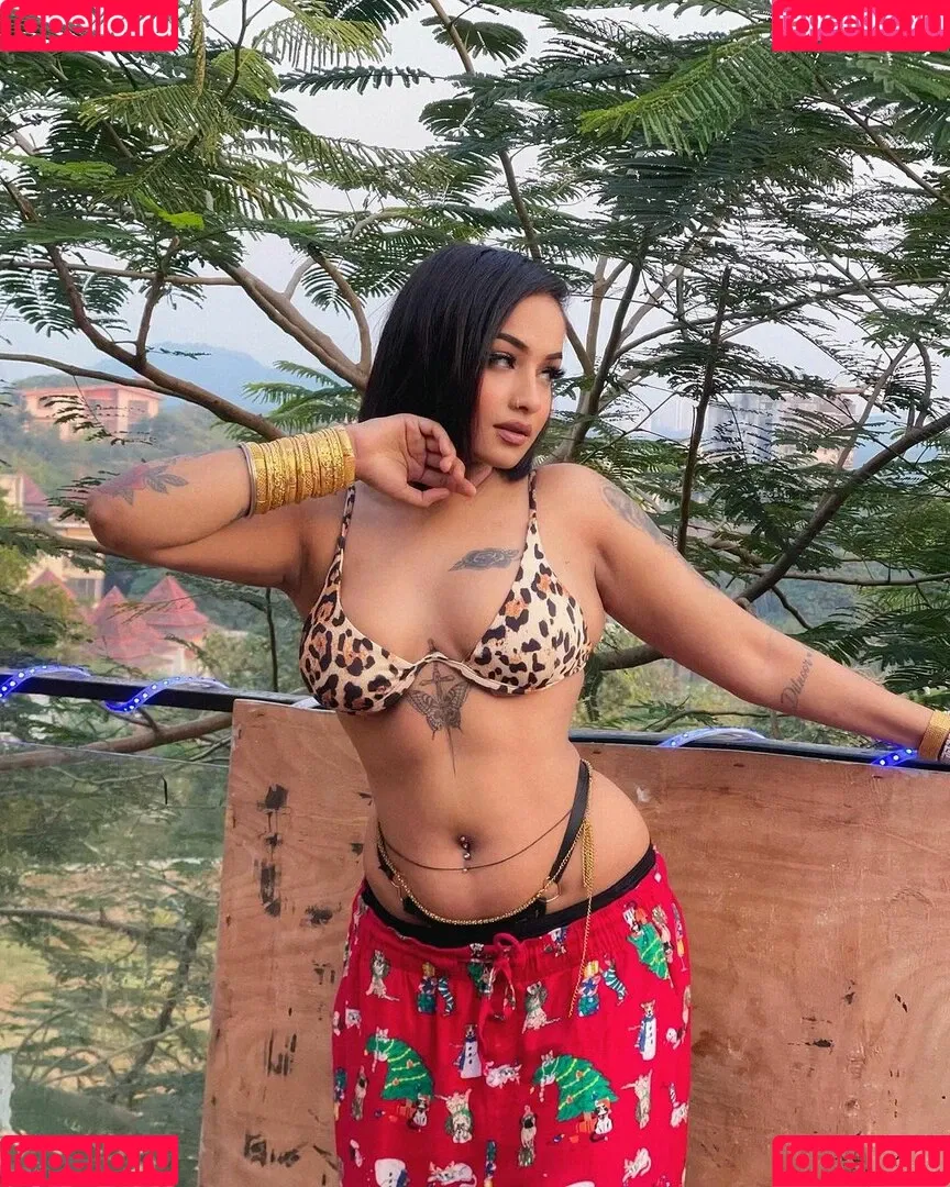 Dilnoor Sarna Onlyfans Photo Gallery 