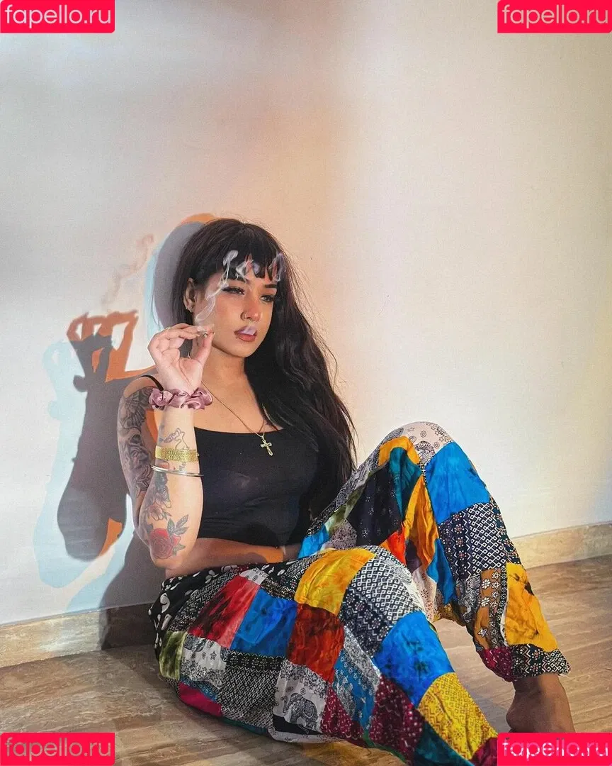 Dilnoor Sarna Onlyfans Photo Gallery 