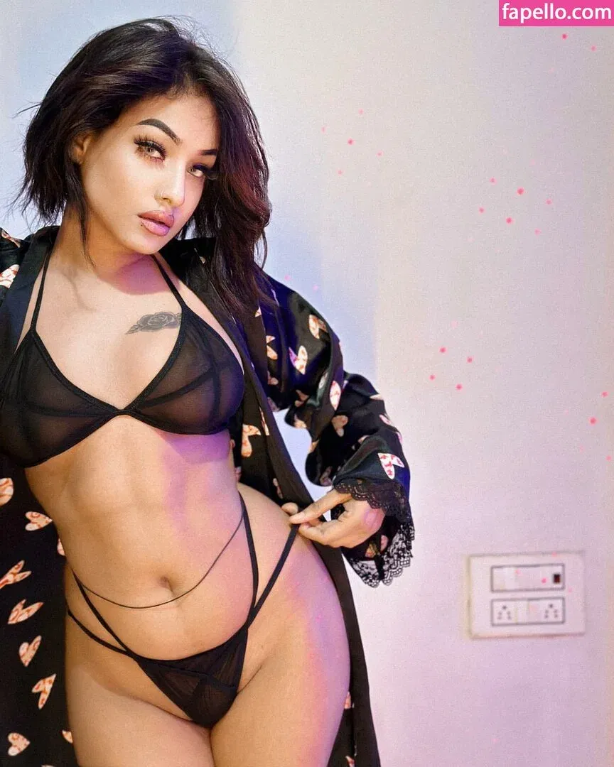 Dilnoor Sarna Onlyfans Photo Gallery 