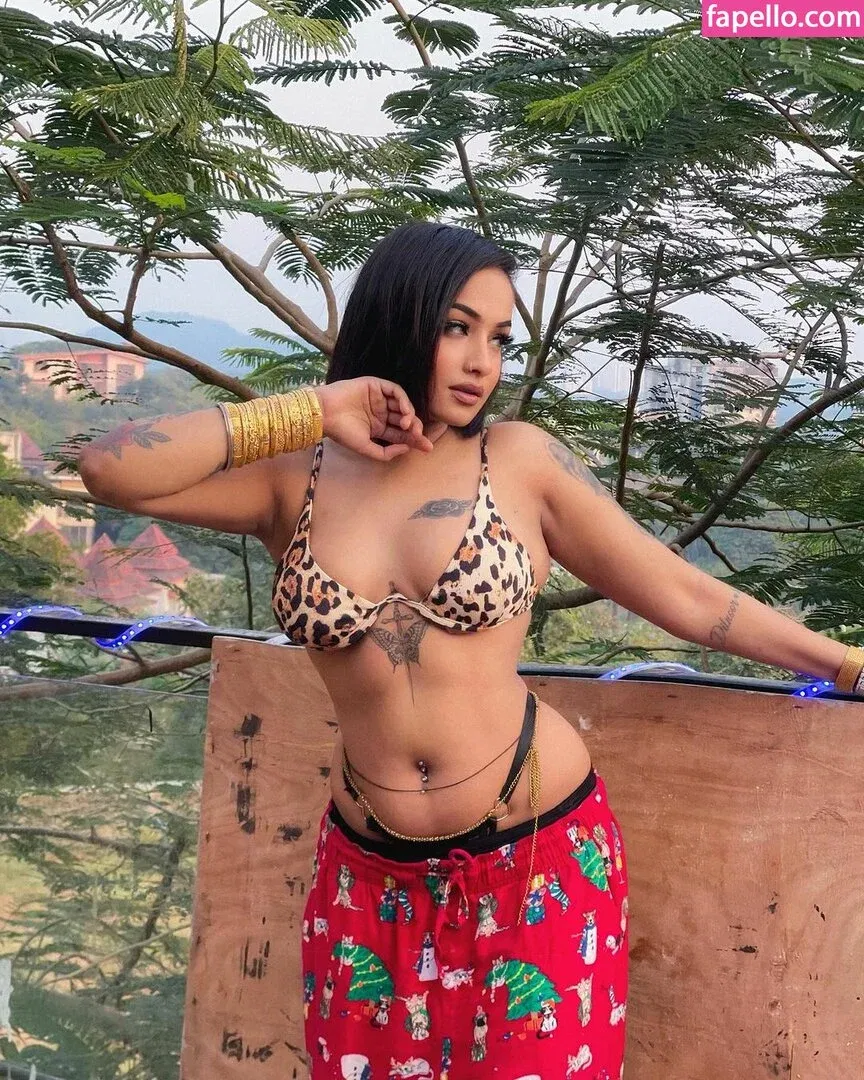 Dilnoor Sarna Onlyfans Photo Gallery 