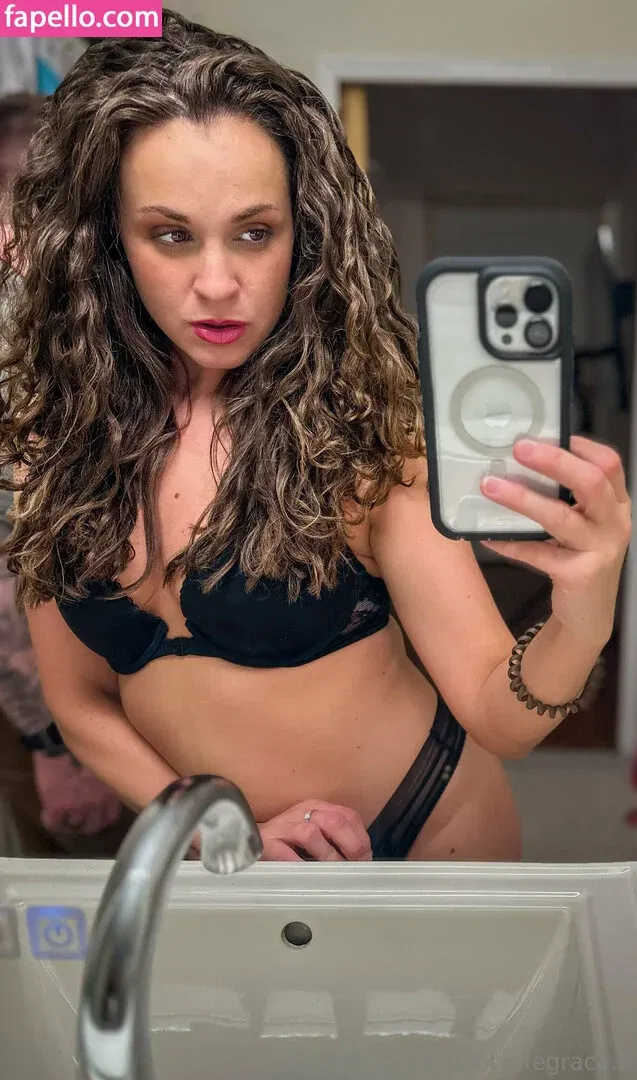 hotwifegrace.2 Onlyfans Photo Gallery 