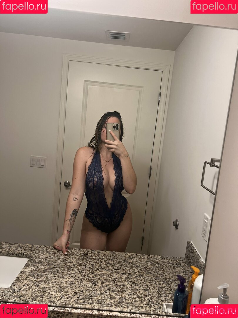 Eleyna Leon Onlyfans Photo Gallery 