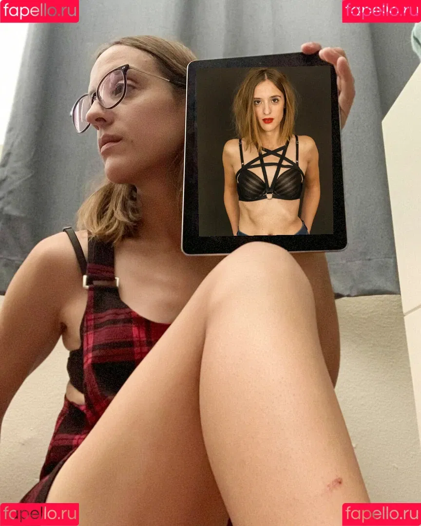 Ashley Victoria Robinson Onlyfans Photo Gallery 