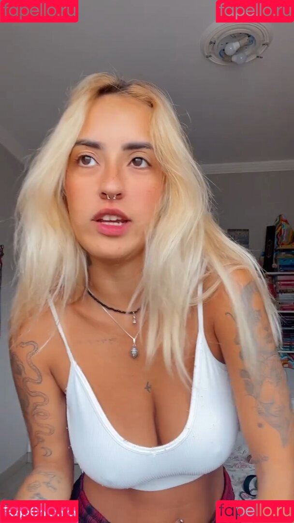 Yara Lore Onlyfans Photo Gallery 