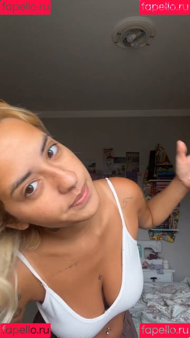 Yara Lore Onlyfans Photo Gallery 