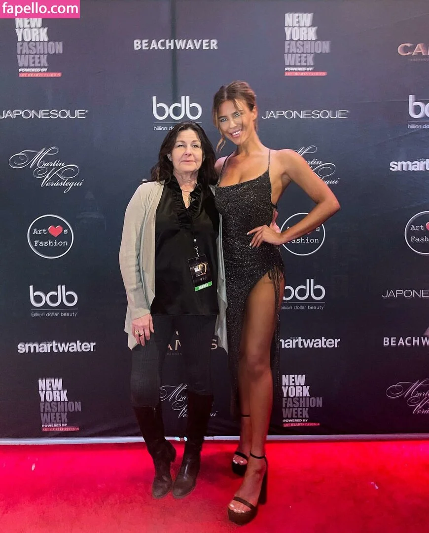 Leah Postol Onlyfans Photo Gallery 