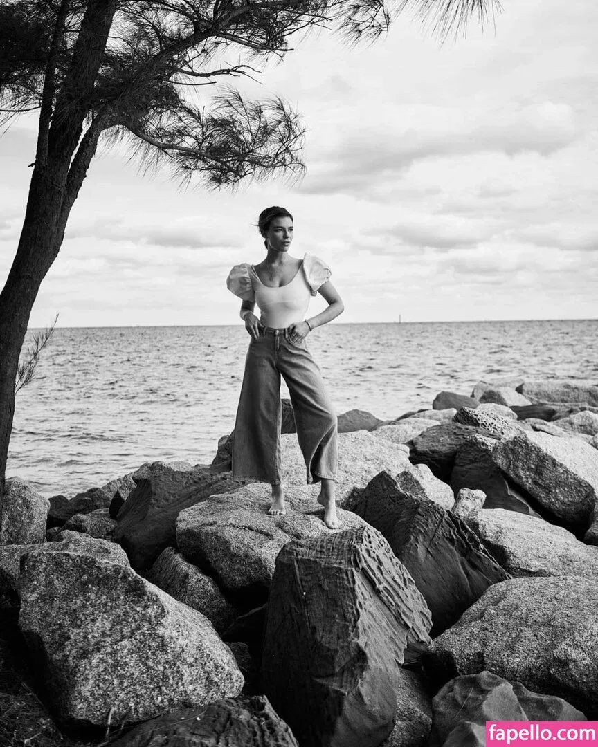 Leah Postol Onlyfans Photo Gallery 