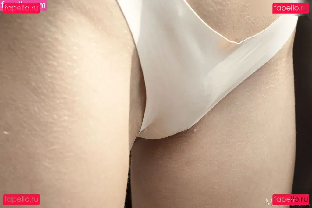 Emelie Crystal Onlyfans Photo Gallery 