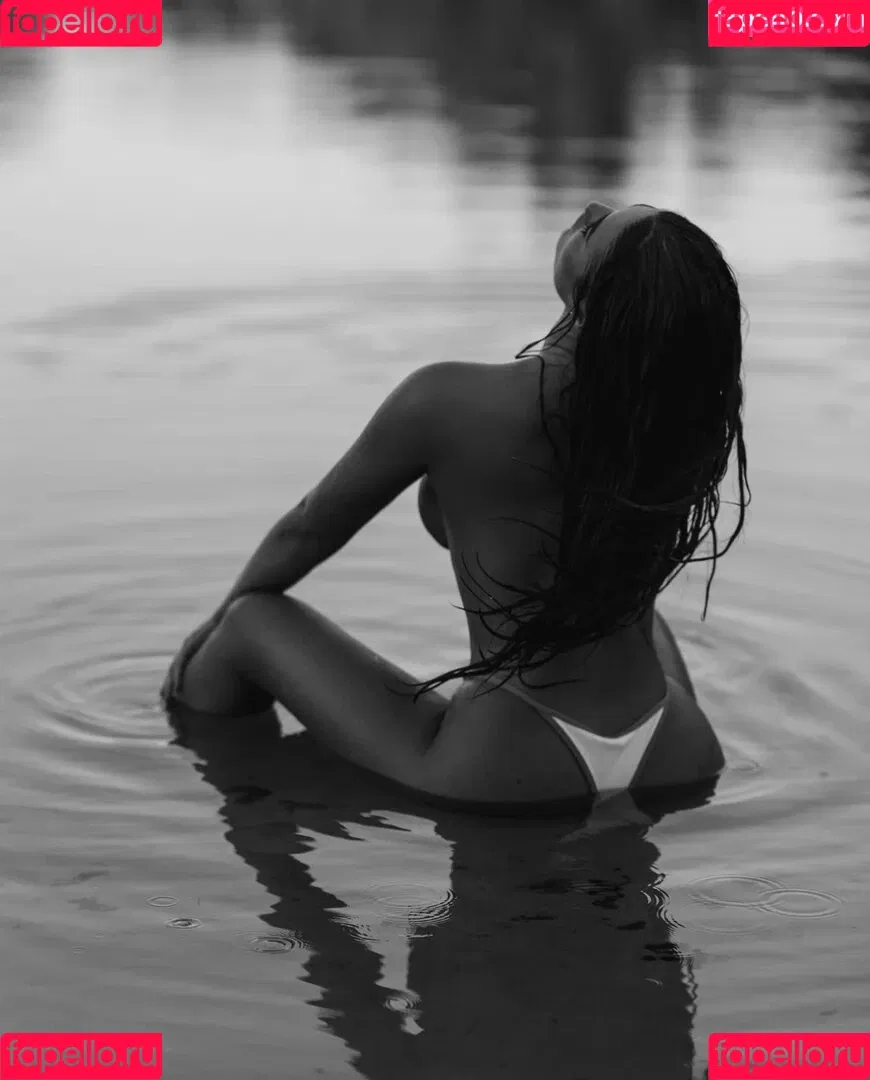 Laura Mania Onlyfans Photo Gallery 