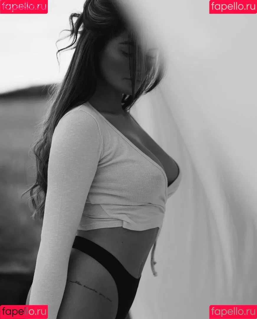 Laura Mania Onlyfans Photo Gallery 