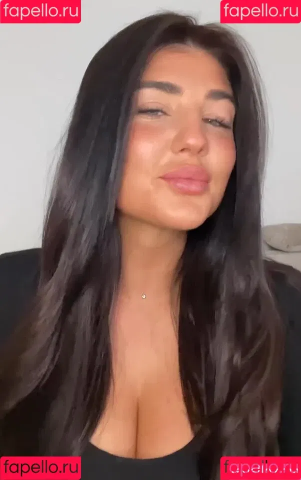 Laura Mania Onlyfans Photo Gallery 
