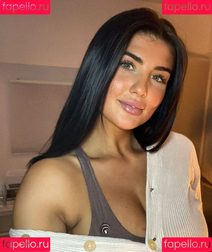 Laura Mania Onlyfans Photo Gallery 