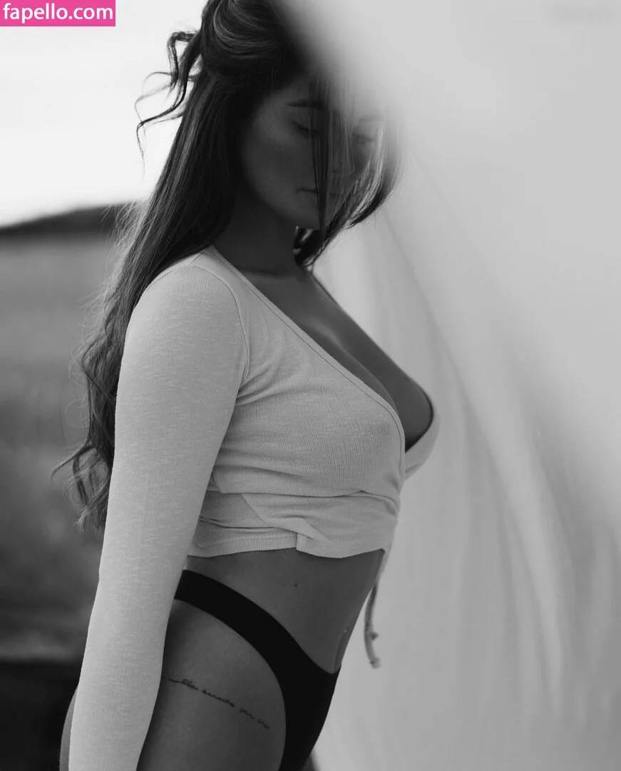 Laura Mania Onlyfans Photo Gallery 