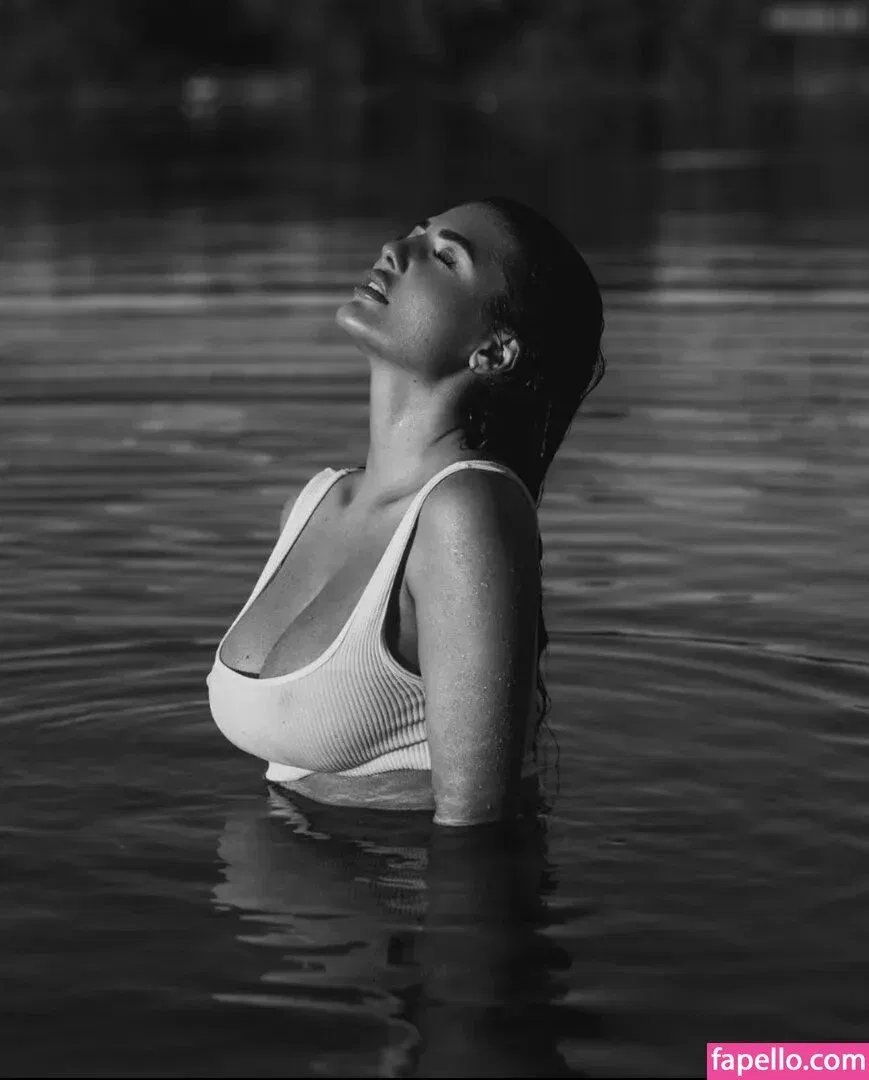 Laura Mania Onlyfans Photo Gallery 