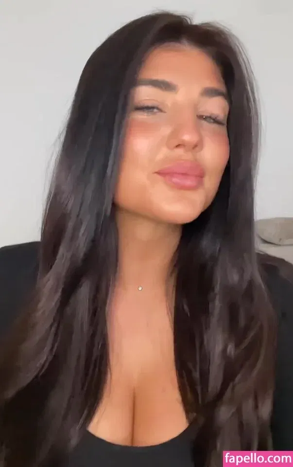 Laura Mania Onlyfans Photo Gallery 