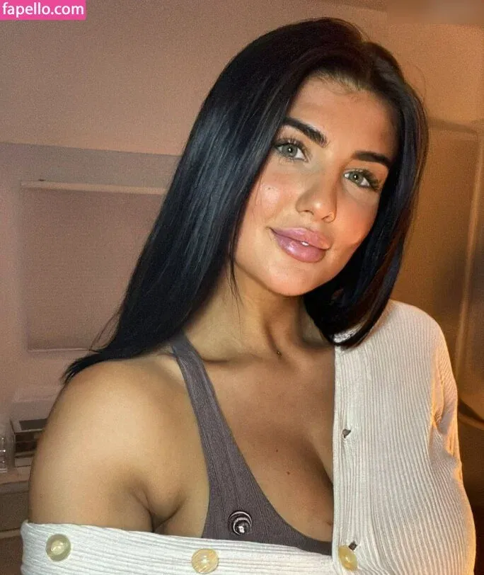 Laura Mania Onlyfans Photo Gallery 