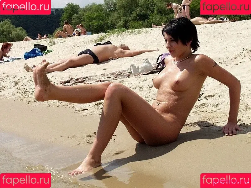 Beach Onlyfans Photo Gallery 