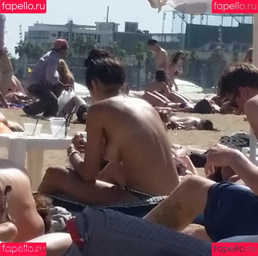 Beach Onlyfans Photo Gallery 