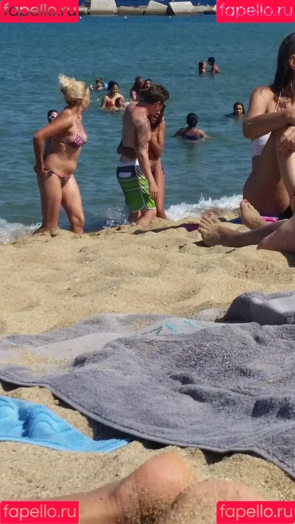 Beach Onlyfans Photo Gallery 