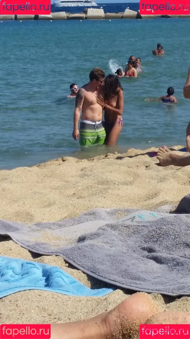 Beach Onlyfans Photo Gallery 