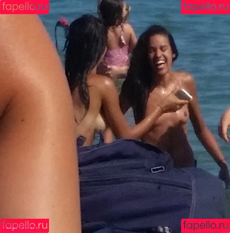 Beach Onlyfans Photo Gallery 