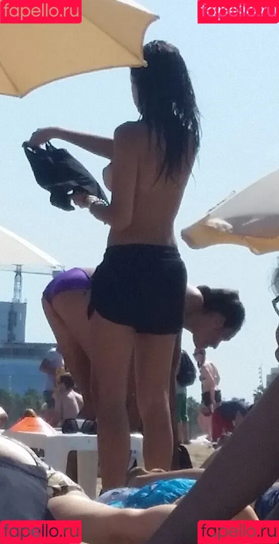 Beach Onlyfans Photo Gallery 