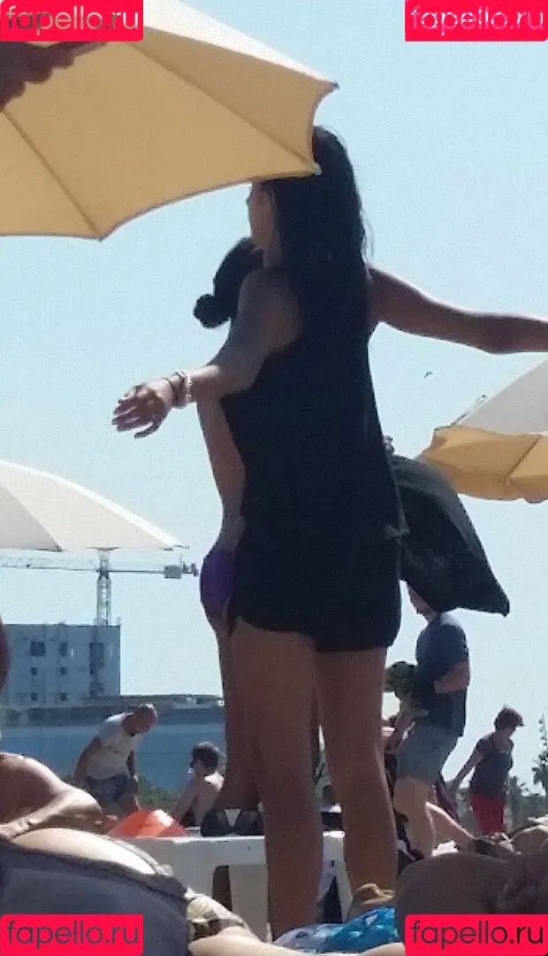 Beach Onlyfans Photo Gallery 