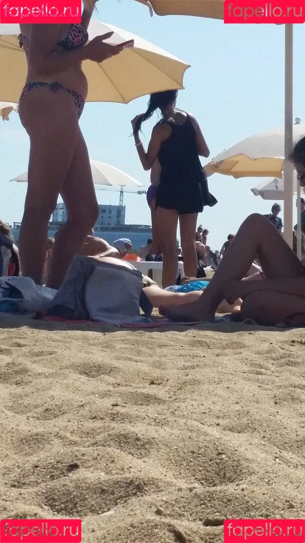 Beach Onlyfans Photo Gallery 