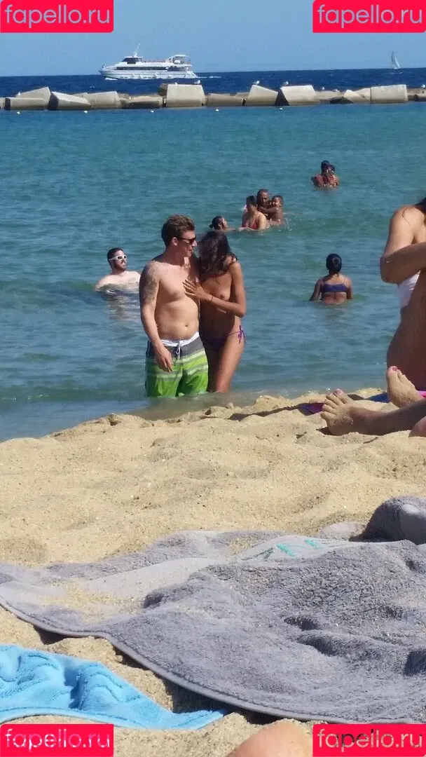 Beach Onlyfans Photo Gallery 