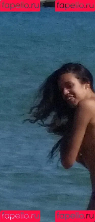 Beach Onlyfans Photo Gallery 