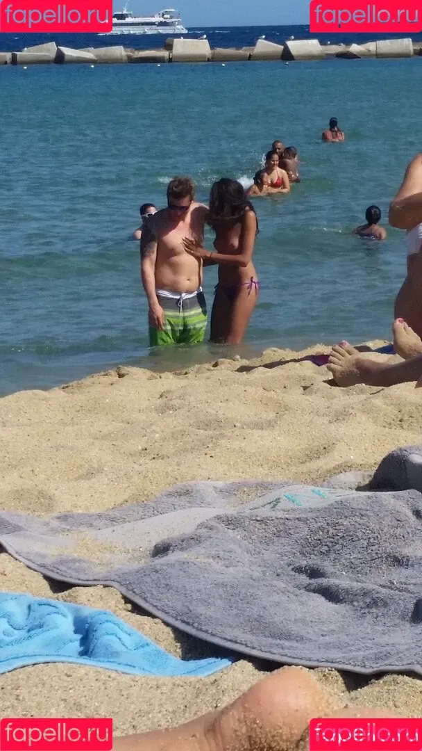Beach Onlyfans Photo Gallery 