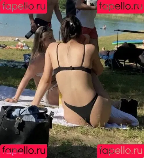 Beach Onlyfans Photo Gallery 