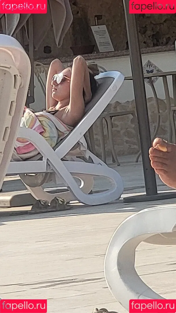Beach Onlyfans Photo Gallery 