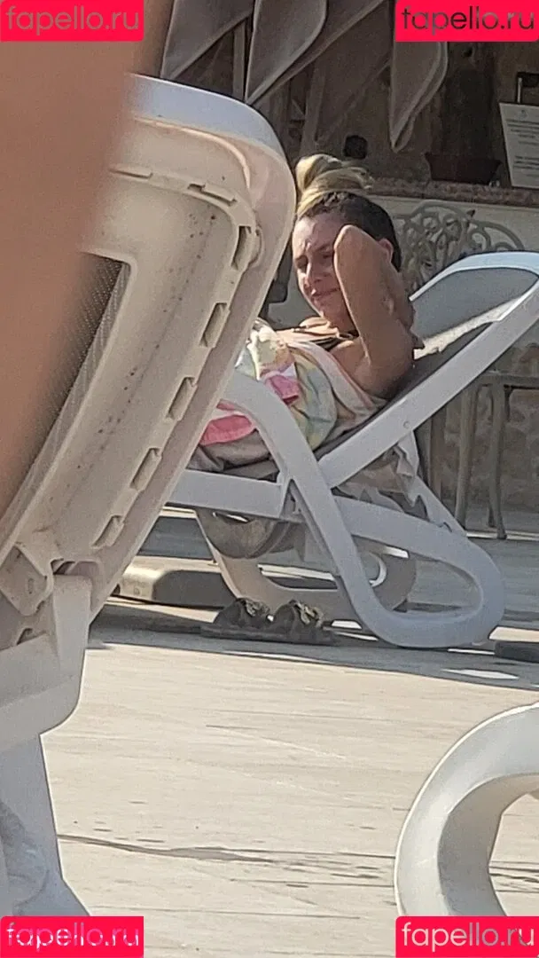 Beach Onlyfans Photo Gallery 