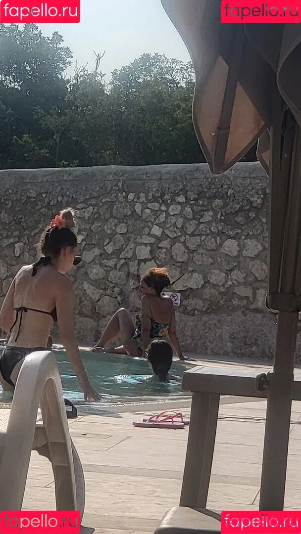Beach Onlyfans Photo Gallery 