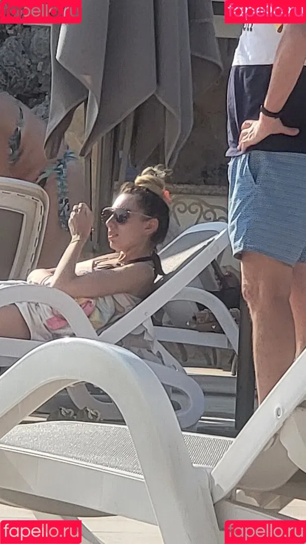 Beach Onlyfans Photo Gallery 