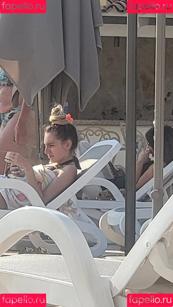 Beach Onlyfans Photo Gallery 