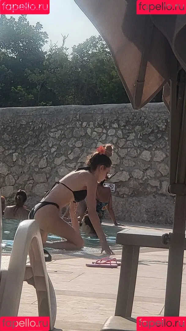 Beach Onlyfans Photo Gallery 