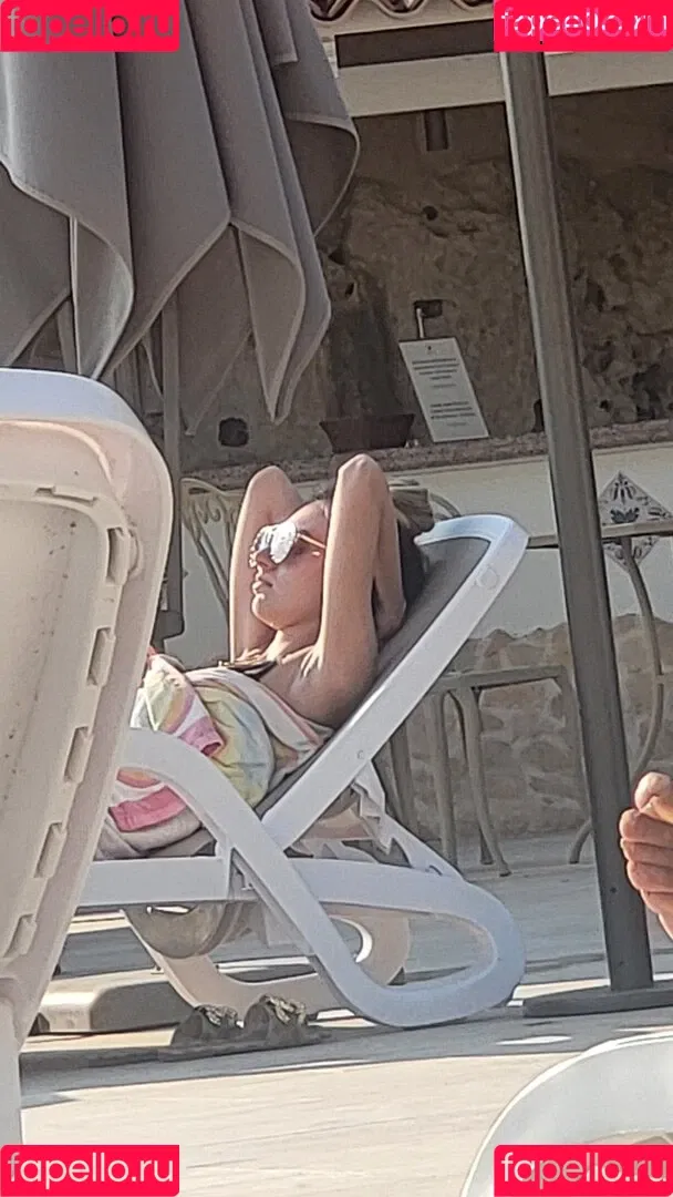 Beach Onlyfans Photo Gallery 
