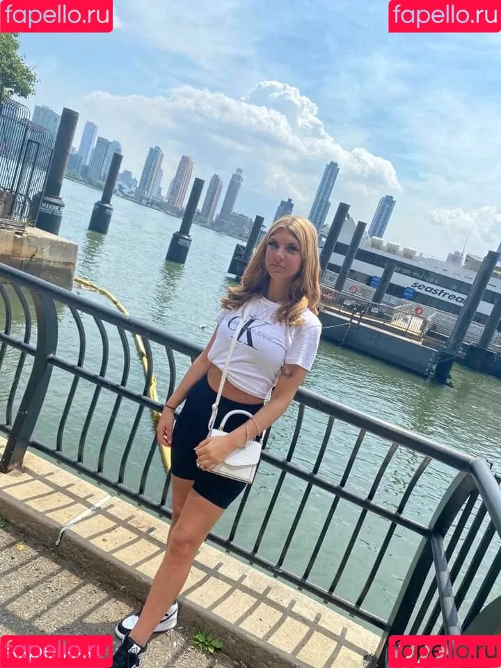 Paisley Duggan Onlyfans Photo Gallery 