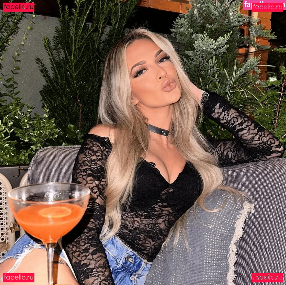 Karmen Petrovic Onlyfans Photo Gallery 