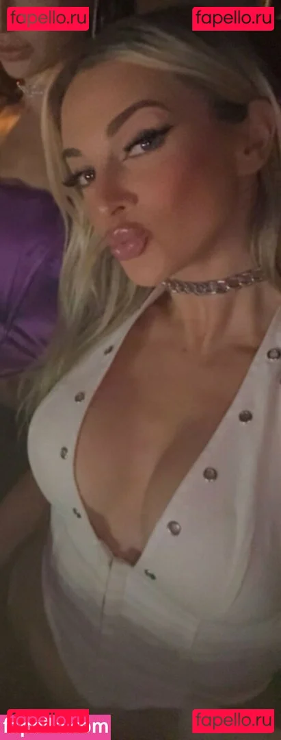 Karmen Petrovic Onlyfans Photo Gallery 