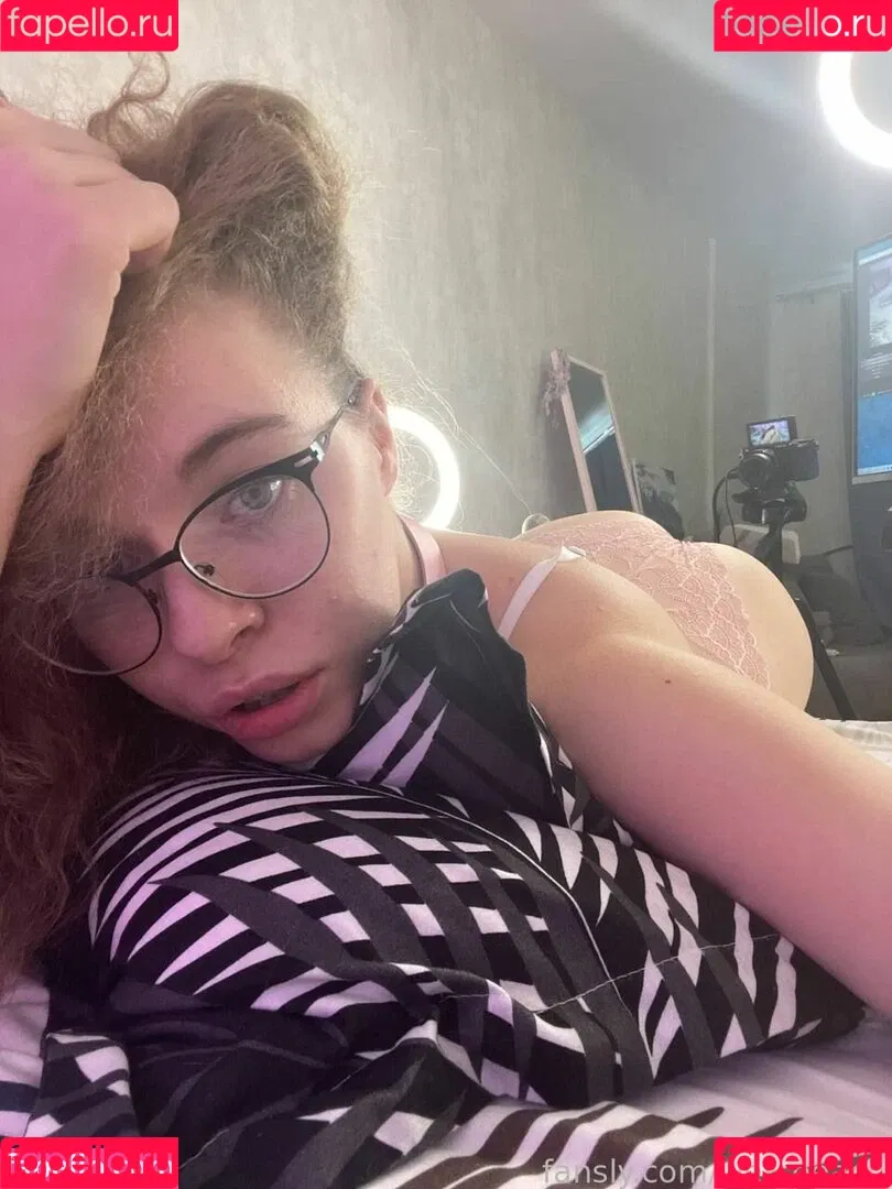 AshleyPie Onlyfans Photo Gallery 