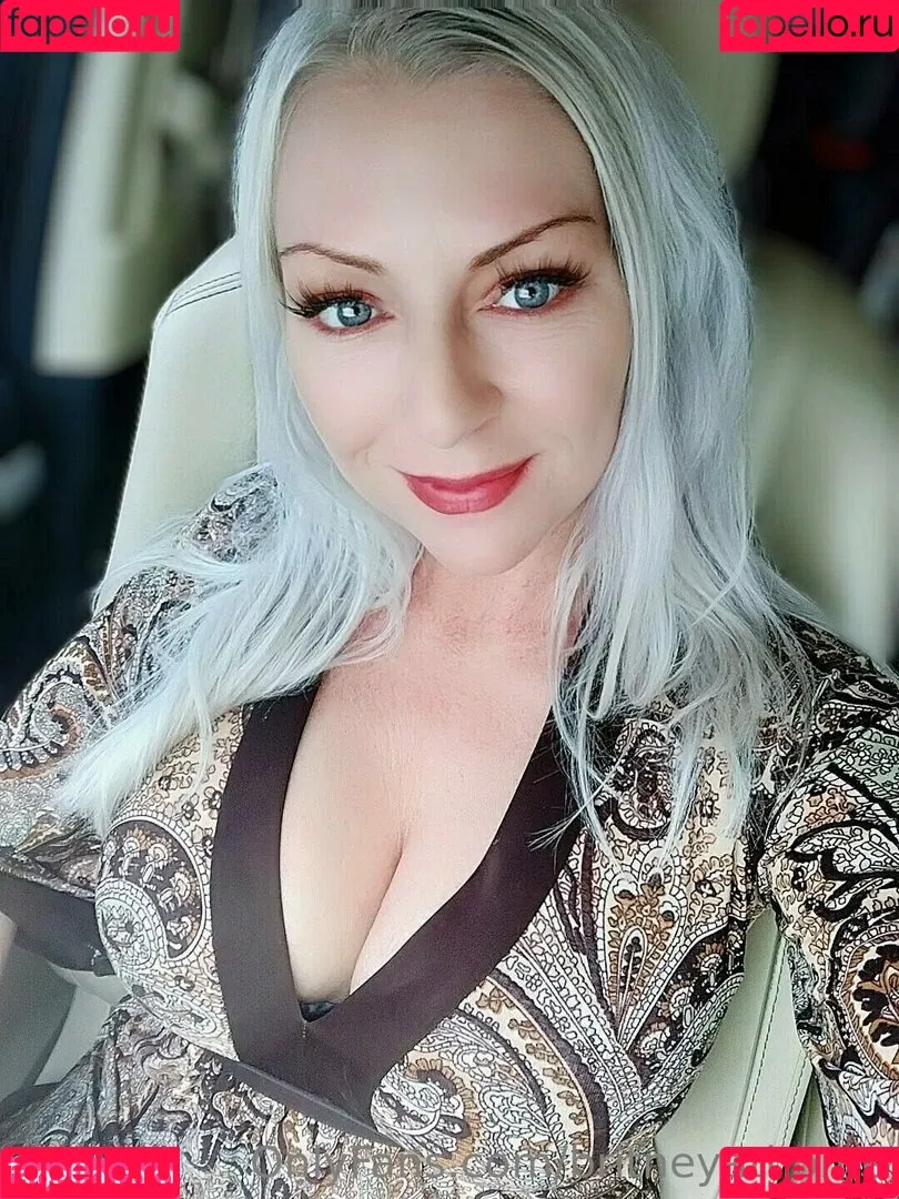 britneyathome Onlyfans Photo Gallery 