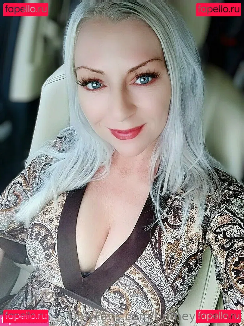 britneyathome Onlyfans Photo Gallery 